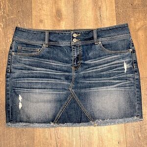 VS Hipster Distressed Denim Mini-Skirt w/Frayed Hem, Size 14, EUC! Super Cute 💕
